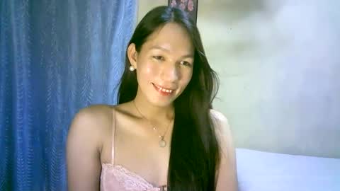 Snapshot of urpinaylovelyjuliaxxx chatting on February 21, 12:17 pm queen julia not into CHEAPGUY online show from February 21, 12:17 pm