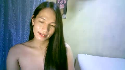 Snapshot of urpinaylovelyjuliaxxx chatting on March 4, 2:53 pm queen julia not into CHEAPGUY online show from March 4, 2:53 pm