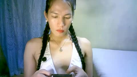 Snapshot of urpinaylovelyjuliaxxx chatting on February 27, 12:56 pm queen julia not into CHEAPGUY online show from February 27, 12:56 pm