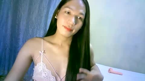 Snapshot of urpinaylovelyjuliaxxx chatting on December 2, 1:30 pm queen julia not into CHEAPGUY online show from December 2, 1:30 pm