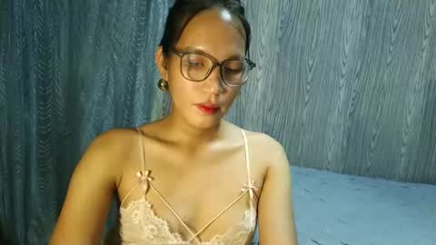 queen julia not into CHEAPGUY online show from April 9, 1:17 pm