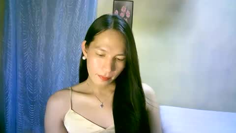 Snapshot of urpinaylovelyjuliaxxx chatting on February 8, 1:01 pm queen julia not into CHEAPGUY online show from February 8, 1:01 pm