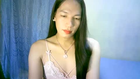 Snapshot of urpinaylovelyjuliaxxx chatting on December 15, 12:49 pm queen julia not into CHEAPGUY online show from December 15, 12:49 pm