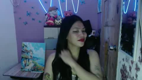 hi im kim online show from April 3, 11:28 am