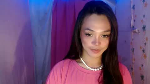 TYRA online show from April 3, 5:42 pm