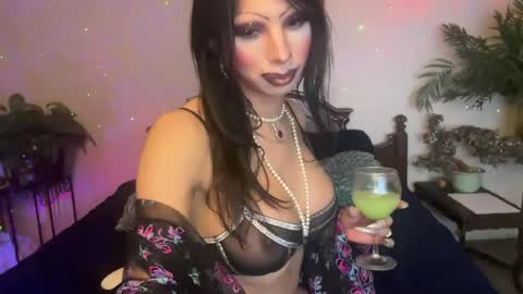 Snapshot of ursw33taddiction chatting on December 6, 12:11 pm Sasha online show from December 6, 12:11 pm