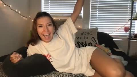 Lily online show from October 1, 3:00 pm