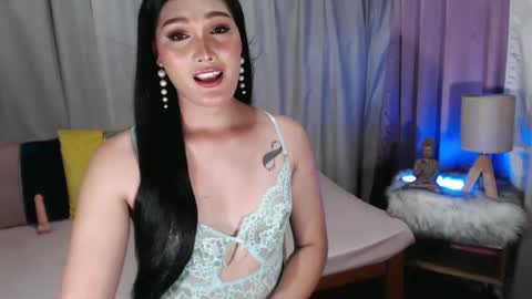 Snapshot of ursweetts69 chatting on February 22, 2:17 am Camela online show from February 22, 2:17 am