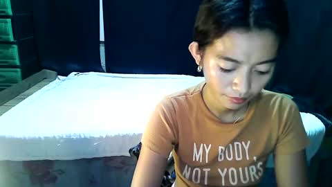 Snapshot of urtinypinay chatting on January 9, 4:30 am urtinypinay online show from January 9, 4:30 am