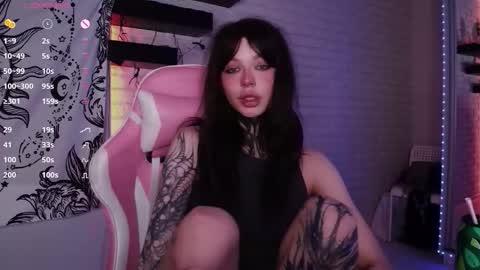 Snapshot of uwu_eva chatting on January 10, 5:02 pm Eva online show from January 10, 5:02 pm