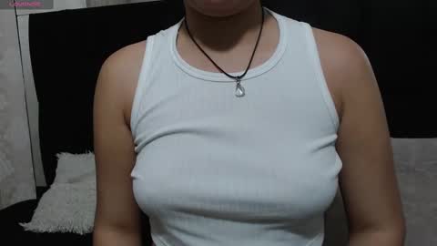 Snapshot of vainilla_cam chatting on February 22, 2:39 am Vainilla online show from February 22, 2:39 am