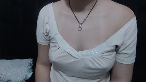 Snapshot of vainilla_cam chatting on March 9, 1:56 am Vainilla online show from March 9, 1:56 am