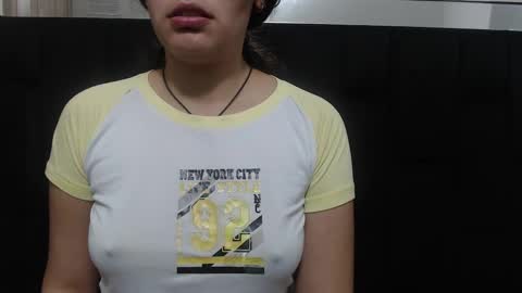 Snapshot of vainilla_cam chatting on March 10, 5:11 am Vainilla online show from March 10, 5:11 am