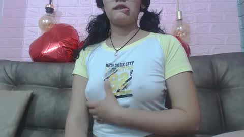 Snapshot of vainilla_cam chatting on February 14, 4:47 am Vainilla online show from February 14, 4:47 am