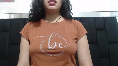 Snapshot of vainilla_cam chatting on February 9, 2:17 am Vainilla online show from February 9, 2:17 am