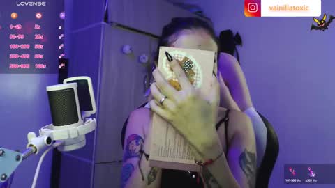 Vainilla Independent model online show from October 5, 1:58 am