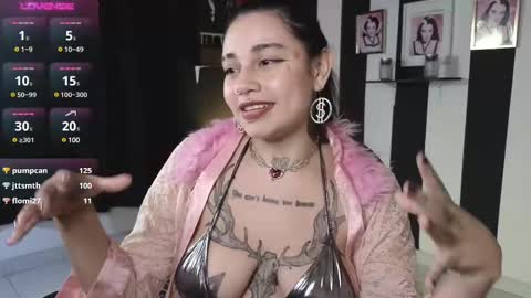Snapshot of val_bardot1 chatting on February 14, 9:24 am first of all... who are u online show from February 14, 9:24 am
