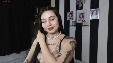 Snapshot of val_bardot1 chatting on February 13, 7:13 am first of all... who are u online show from February 13, 7:13 am