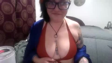 valarieak online show from November 8, 11:02 am