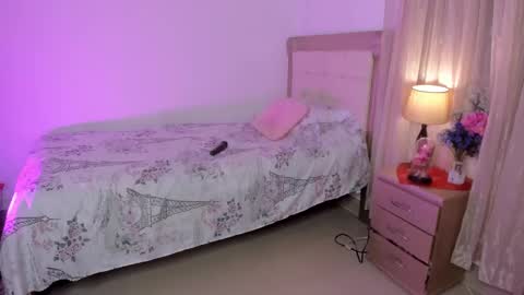 Snapshot of vale_kross chatting on March 3, 1:01 pm HI IM NEW online show from March 3, 1:01 pm