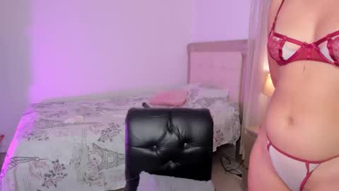 Snapshot of vale_kross chatting on March 7, 6:43 pm HI IM NEW online show from March 7, 6:43 pm