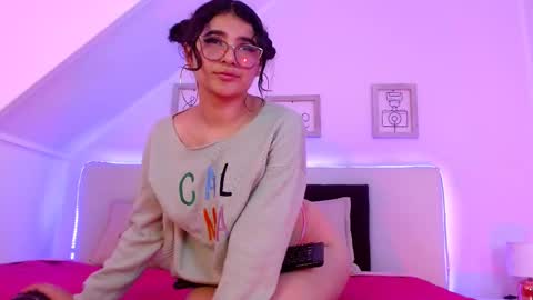 Snapshot of valeery_gomez chatting on February 21, 7:54 pm Tifanny online show from February 21, 7:54 pm