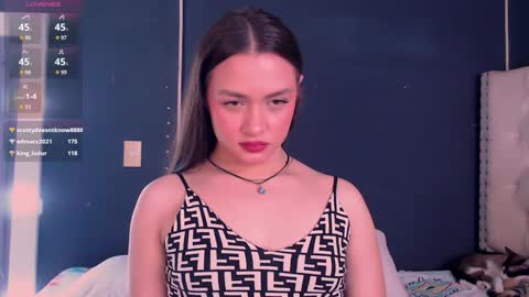 Snapshot of valen_thompson chatting on December 15, 3:56 am IG-valen mendoza99 twitter valenthompson99 online show from December 15, 3:56 am