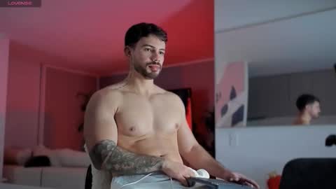 valenthinoking online show from December 17, 5:25 am