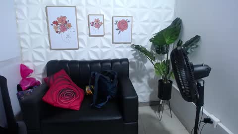 Valentina  online show from February 17, 11:11 pm