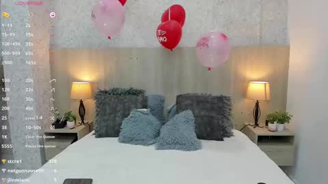 Snapshot of valentina_robertson chatting on February 20, 10:26 pm online show from February 20, 10:26 pm