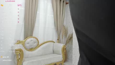 Snapshot of valentina_robertson chatting on February 24, 7:41 pm online show from February 24, 7:41 pm