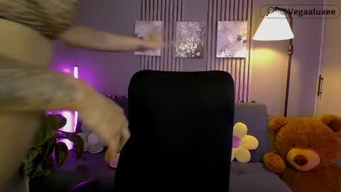 Val online show from April 16, 3:45 pm