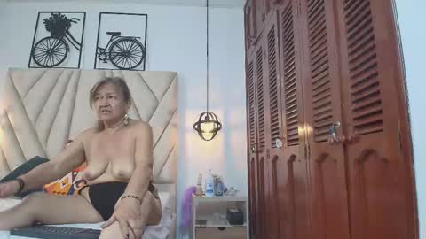 Snapshot of valentinadiazz1 chatting on March 11, 11:04 pm Ana online show from March 11, 11:04 pm
