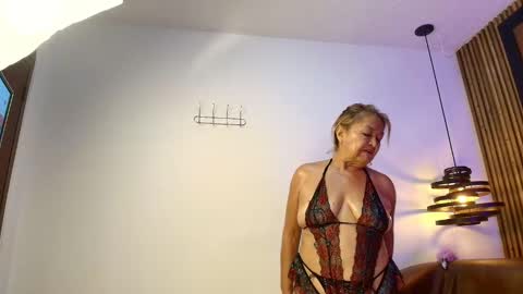 Ana online show from November 3, 7:15 pm