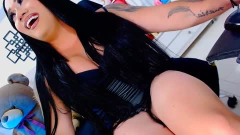 Snapshot of valentinaxqueen chatting on December 5, 2:37 am online show from December 5, 2:37 am