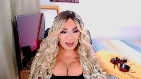 Snapshot of valentinaxqueen chatting on December 13, 12:31 am online show from December 13, 12:31 am