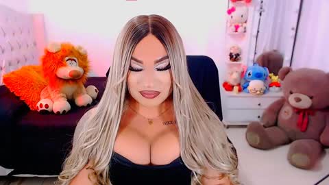 Snapshot of valentinaxqueen chatting on December 27, 11:21 pm online show from December 27, 11:21 pm