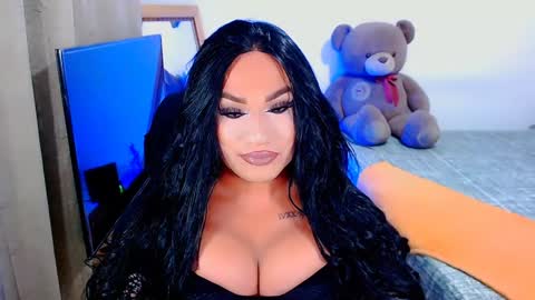 Snapshot of valentinaxqueen chatting on December 17, 11:49 pm online show from December 17, 11:49 pm