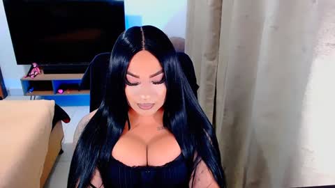 Snapshot of valentinaxqueen chatting on December 19, 11:14 pm online show from December 19, 11:14 pm