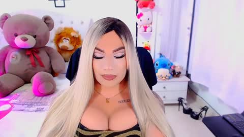 Snapshot of valentinaxqueen chatting on January 14, 10:23 pm online show from January 14, 10:23 pm