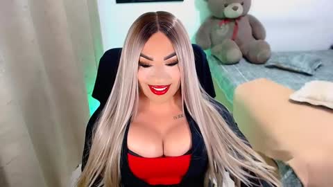 Snapshot of valentinaxqueen chatting on February 15, 9:04 pm online show from February 15, 9:04 pm