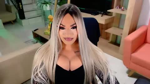 Snapshot of valentinaxqueen chatting on March 10, 2:06 am online show from March 10, 2:06 am