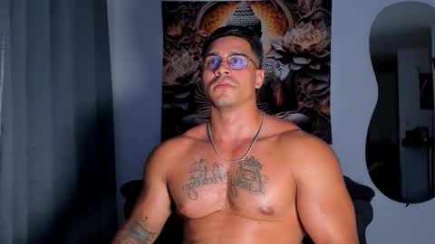 Snapshot of valentino_dossantos chatting on March 1, 12:07 am online show from March 1, 12:07 am