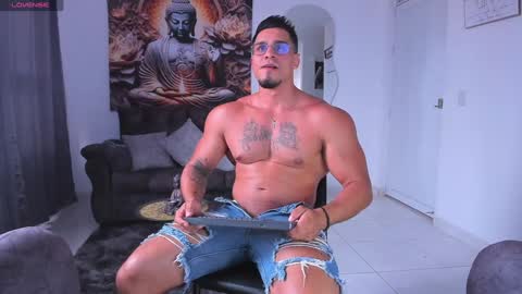 Snapshot of valentino_dossantos chatting on February 5, 10:11 pm online show from February 5, 10:11 pm