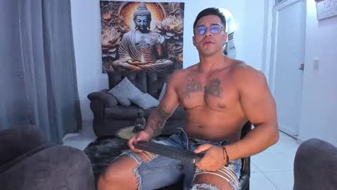 Snapshot of valentino_dossantos chatting on February 18, 11:55 am online show from February 18, 11:55 am