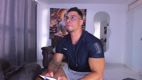 Snapshot of valentino_dossantos chatting on January 31, 8:43 pm online show from January 31, 8:43 pm