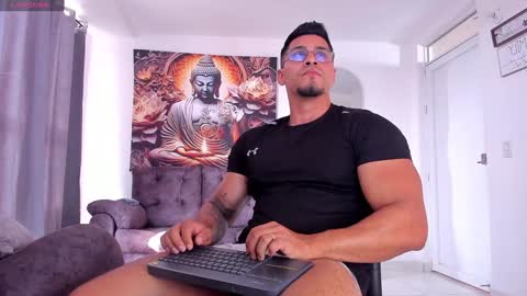 Snapshot of valentino_dossantos chatting on January 16, 7:41 pm online show from January 16, 7:41 pm