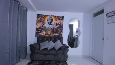 Snapshot of valentino_dossantos chatting on February 20, 12:08 am online show from February 20, 12:08 am