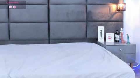 valentino moon online show from October 2, 2:32 am