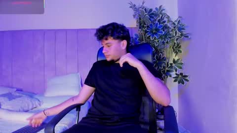 VALENTINO online show from February 23, 6:21 pm